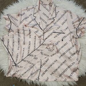 Vs pink pajamas set. XXL pit to pit 27.